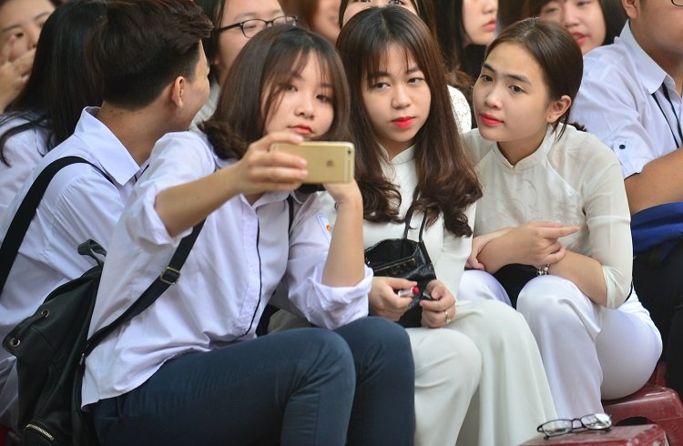 Nữ sinh trường Việt Đức xinh tươi ngày bế giảng
