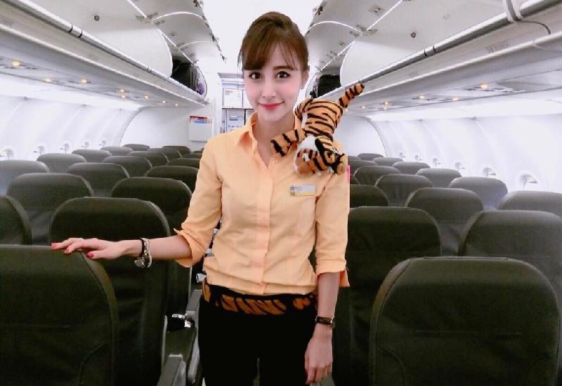 Với hơn 100.000 người hâm mộ trên mạng xã hội, Rita Kao hiện được xem như một trong những tiếp viên hàng không nổi bật của hãng Tiger Air, Singapore.