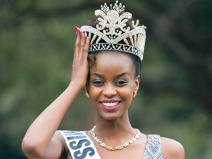 Hoa hậu Thế giới Kenya 2016 - Evelyn Njambi cũng được vinh danh là Hoa hậu nhân ái của cuộc thi. Cô xuất thân là người mẫu và hoạt động nhiều năm trong giới giải trí. 