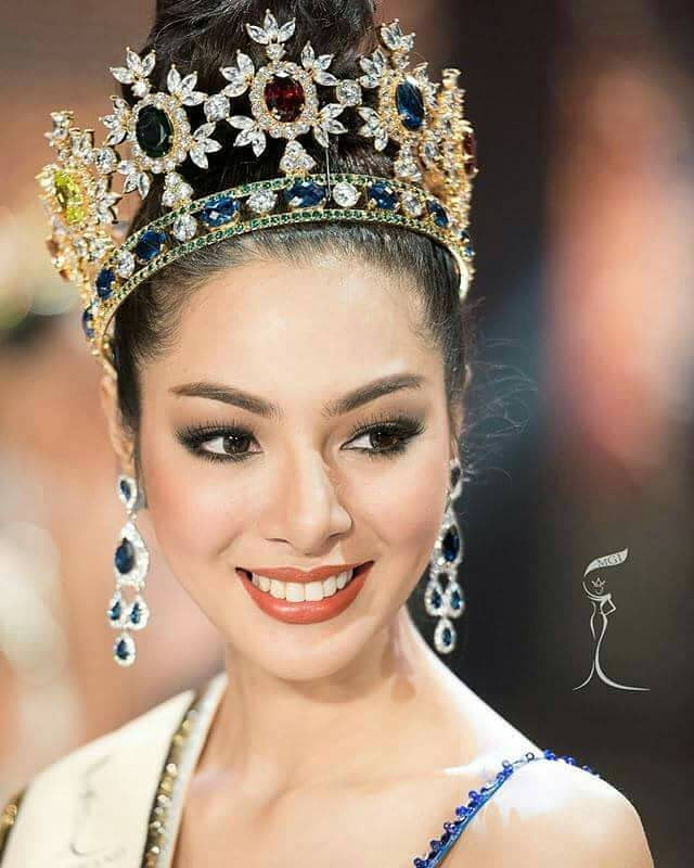 Hoa hậu Hoà bình Thái Lan 2016 - Supaporn Malisorn, 22 tuổi là một trong những hoa hậu Thái Lan được khen ngợi nhiều nhất. Cô sở hữu gương mặt sắc sảo, chiều cao 1,75 m cùng thân hình đầy đặn, quyến rũ. Hiện tại, Supaporn là sinh viên và là người mẫu quảng cáo có tiếng tại Thái Lan.