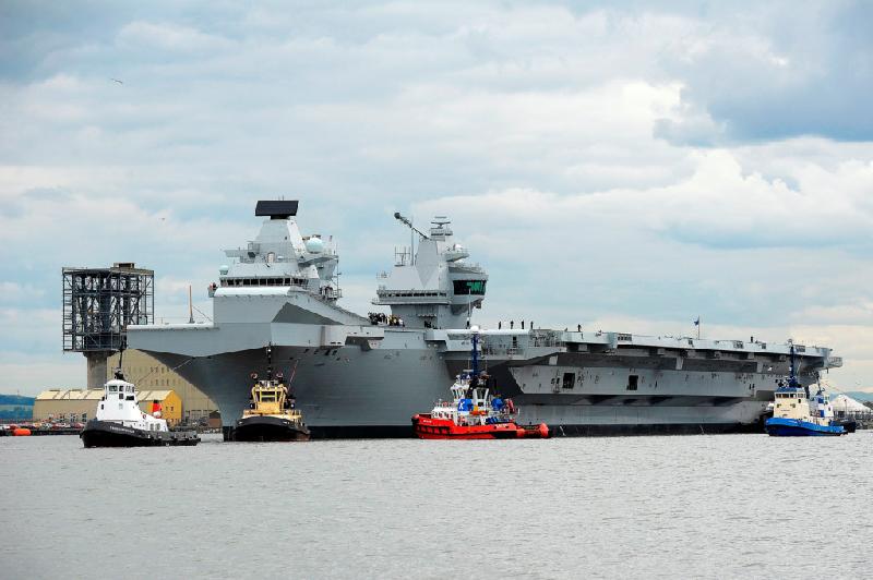 HMS Queen Elizabeth là một trong hai tàu thuộc dự án đóng tàu sân bay đắt giá nhất nước Anh với chi phí lên đến hơn 6 tỷ bảng Anh. Dự án này được khởi động từ năm 2009 và nhiều lần gây tranh cãi cũng như bị gián đoạn vì vấn đề kinh phí.