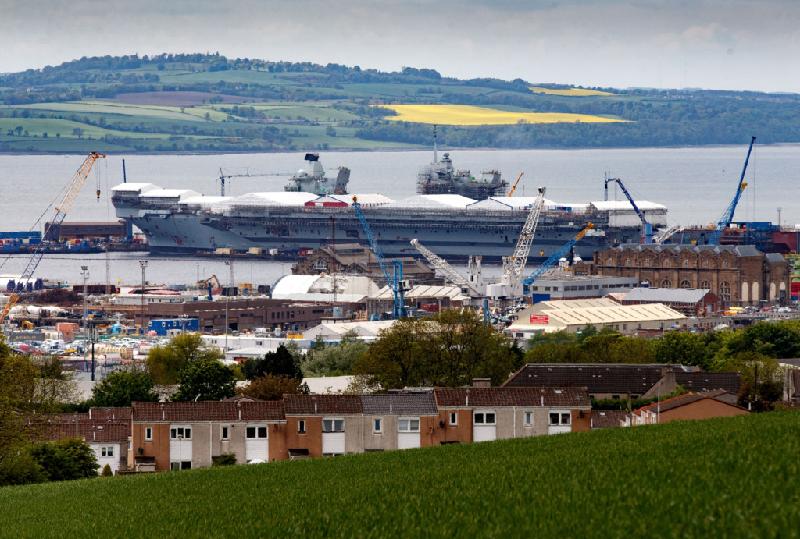 Anh chưa có thêm một hàng không mẫu hạm nào từ khi ngân sách quốc phòng bị cắt giảm năm 2010. Tàu HMS Queen Elizabeth sẽ chính thức đi vào hoạt động vào năm 2020.