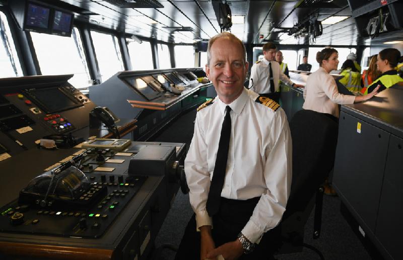 Sĩ quan chỉ huy tàu, thuyền trưởng Jerry Kydd, nói tàu sân bay HMS Queen Elizabeth có ý nghĩa quan trọng đối với vị thế cường quốc biển của nước Anh. 