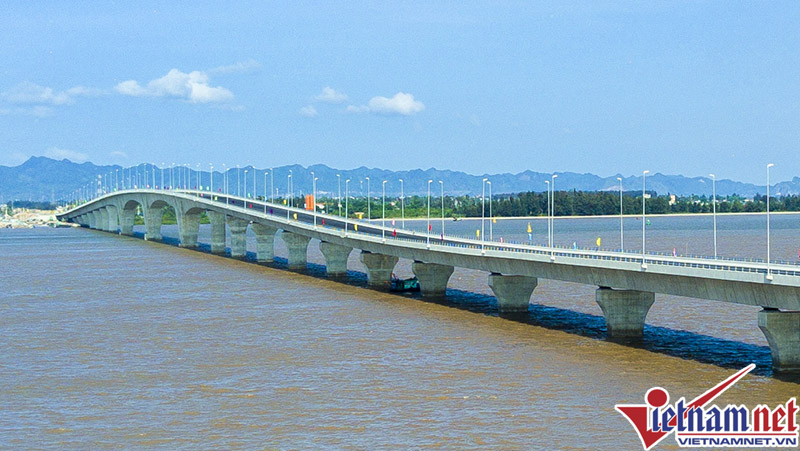 Cầu vượt biển dài nhất Việt Nam tuyệt đẹp từ trên cao