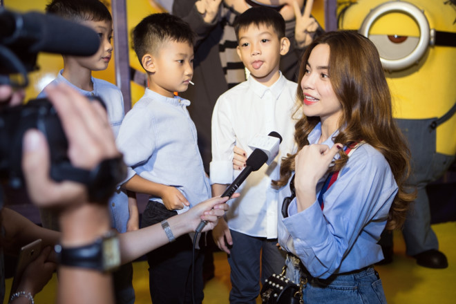 Đêm qua, cô vừa trình diễn live show Thu Minh ở Hà Nội và tranh thủ về nhà ngay trong đêm để có thể kịp hẹn hò cùng con trai cưng.