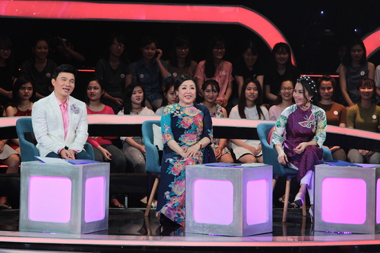 Bộ ba giám khảo: Quang Linh, Thu Hiền và Cẩm Ly