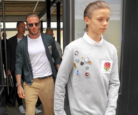 Bố con David Beckham để tóc giống nhau đi xem thời trang