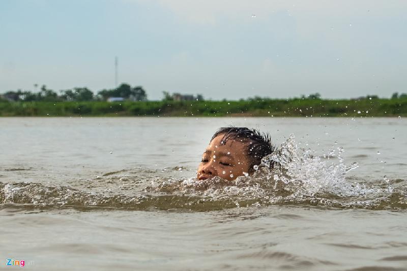 Theo thống kê của tổ chức y tế thế giới, ở khu vực châu Á cứ 15 phút lại có một trẻ bị đuối nước. Ở nước ta mỗi năm có 6.400 người tử vong do đuối nước, trên 50% là trẻ em, trẻ vị thành niên. Nhận thấy những nguy hiểm này, nhiều bậc cha mẹ đã có ý thức cao trong việc cho trẻ luyện tập kỹ năng bơi lội. Tuy nhiên, để cho trẻ có môi trường học bơi an toàn là một trong những vấn đề cần được quan tâm và xem xét kỹ.