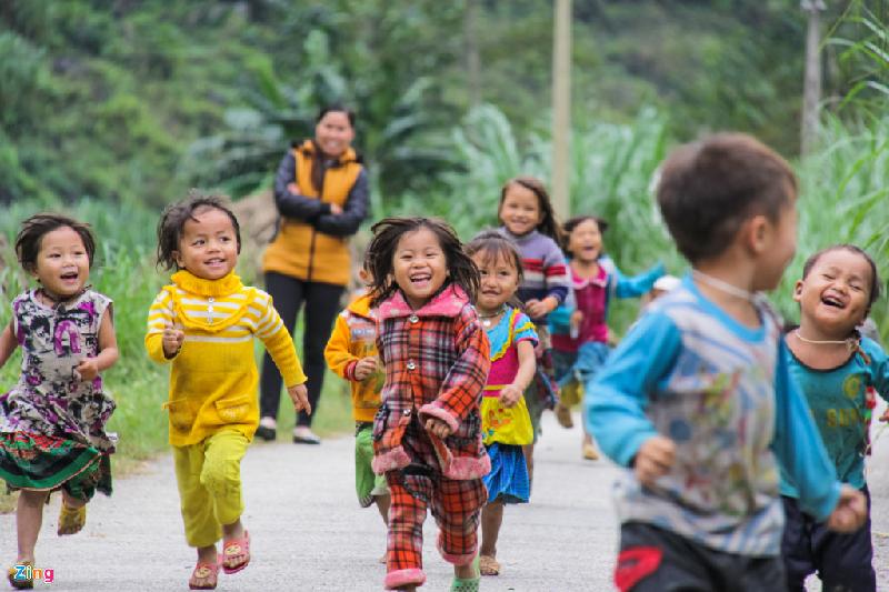 Việc Việt Nam ban hành Luật Trẻ em gần đây là bước đột phá trong việc bảo vệ trẻ em khỏi bạo lực bằng cách lần đầu tiên đưa ra cơ chế nhằm ngăn chặn và giải quyết bạo lực. Tuy nhiên, Luật trẻ em vẫn quy định trẻ em là những người dưới 16 tuổi, chưa phù hợp với độ tuổi quy định trong Công ước là 18 tuổi, điều này đã làm cho nhóm trẻ em 16-18 tuổi không được bảo vệ. UNICEF sẽ tiếp tục kêu gọi Việt Nam nâng độ tuổi của trẻ em trong Luật trẻ em lên 18 tuổi.