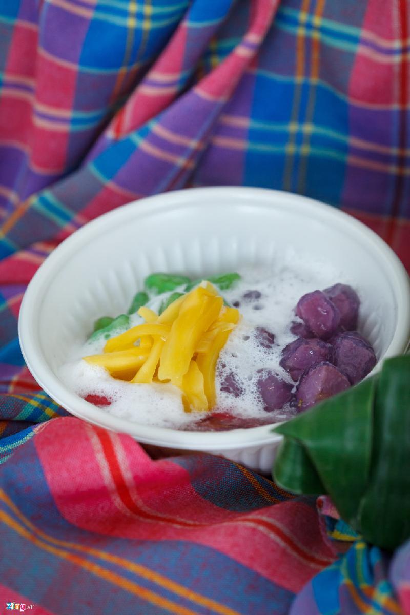 Là đất nước có phong phú các loại trái cây nhiệt đới giống Việt Nam, Thái Lan mang đến kì đại hội lần này món chè Tub Tim Grob, bao gồm các loại thạch trái cây, nước cốt dừa.