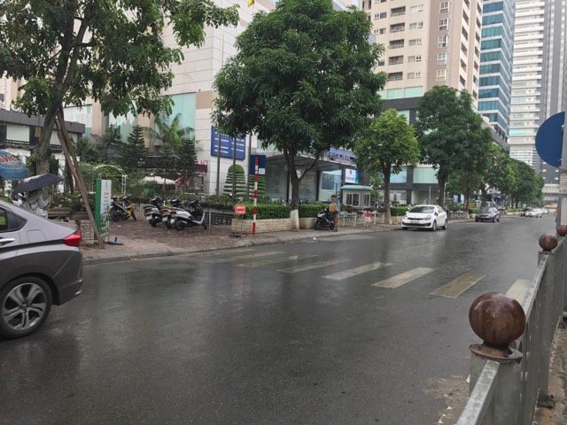 Đường Vũ Trọng Phụng, quận Thanh Xuân bắt đầu có mưa