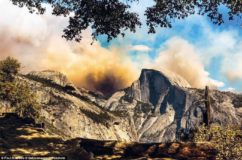 Công viên quốc gia Yosemite có đủ địa hình cho du khách khám phá, từ những hang động khổng lồ, vách đá granite dựng đứng, tới hồ nước cạnh núi và sông băng hùng vĩ.
