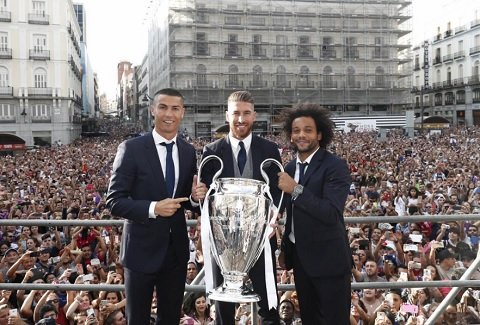 Ronaldo, Ramos và Marcelo khoe chiếc cúp Champions League danh giá