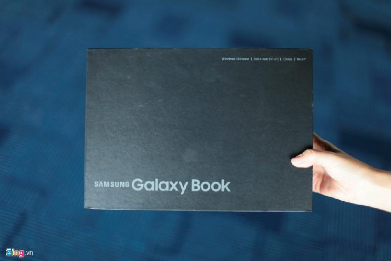 Sau khi ra mắt tại MWC 2017, Samsung đã chính thức đem Galaxy Book về Việt Nam. Máy lên kệ từ đầu tháng 6 với giá 19,9 triệu đồng.