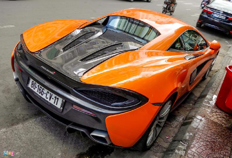 Theo bảng giá tính thuế trước bạ, McLaren 570S có giá 12,57 tỷ đồng tại Việt Nam. Đây là siêu xe hiếm, và chỉ có duy nhất một bản màu cam tại Việt Nam. 