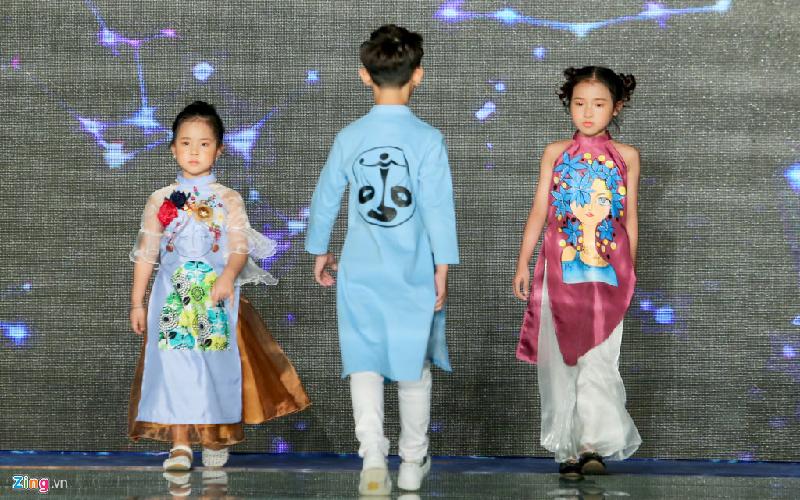 Tuần lễ thời trang trẻ em còn hai đêm diễn vào 17 và 18/6. Khán giả sẽ được chiêm ngưỡng thêm bảy bộ sưu tập của các nhà thiết kế và thương hiệu trong nước. 