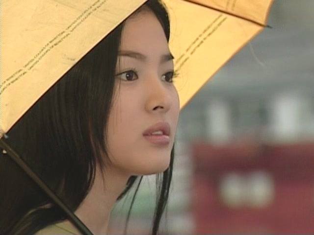 Năm 2000, Song Hye Kyo bứt phá trở thành ngôi sao hàng đầu với bộ phim nổi tiếng 