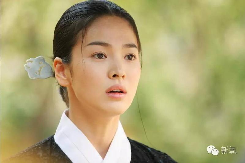 Song Hye Kyo trở lại màn ảnh nhỏ năm 2007 với một bộ phim cổ trang 
