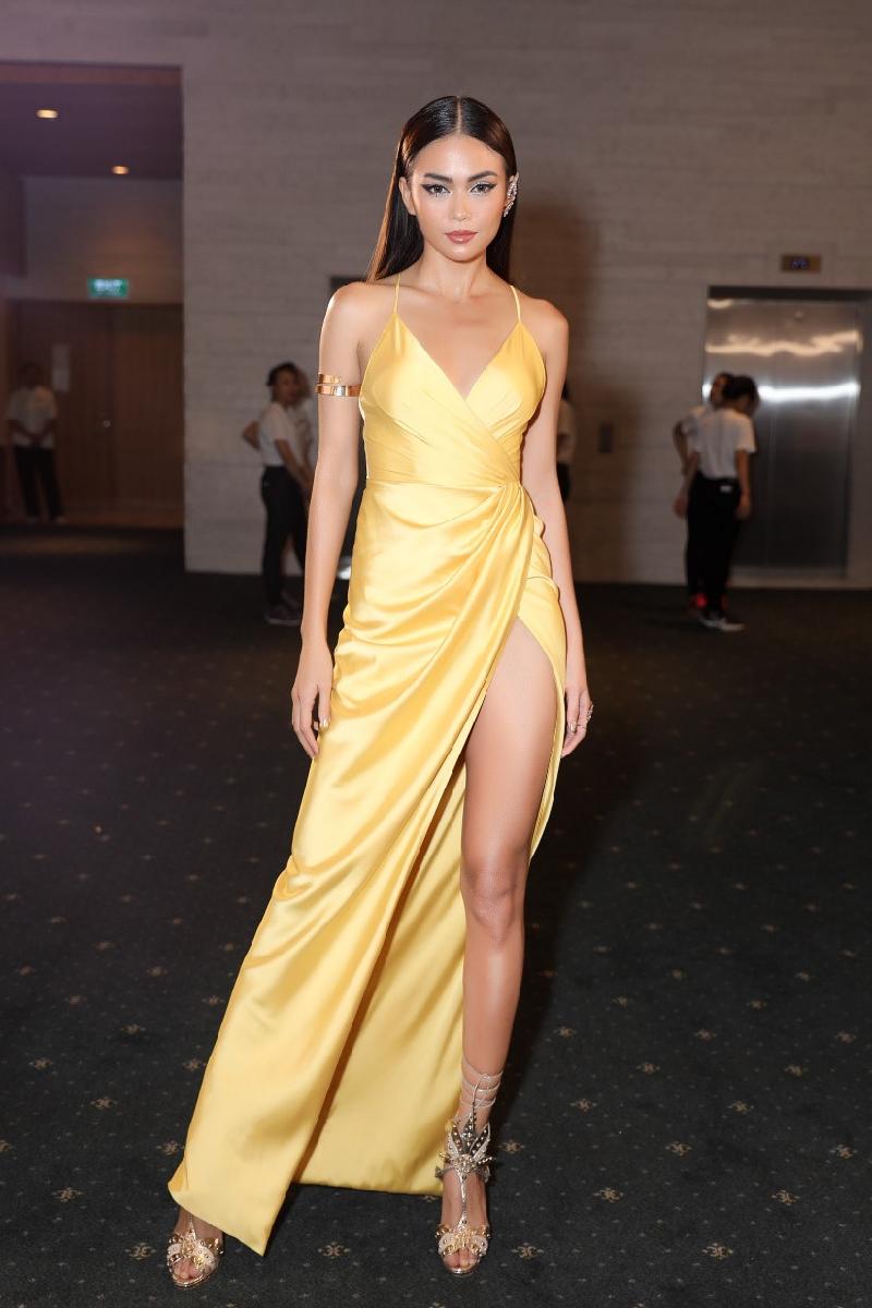 Mâu Thủy cũng là nhân vật nhận được sự chú ý của các khách mời tại sự kiện bởi phong cách ăn mặc, trang điểm và thần thái sexy, gợi cảm. Sau khi quyết định tham gia Miss Universe Vietnam 2017, cô đầu tư hơn cho hình ảnh.