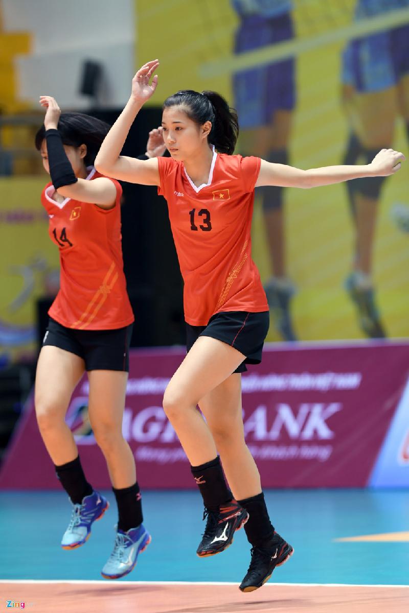 Năm 2016, khi mới 14 tuổi, nữ tuyển thủ này được góp mặt trong đội hình U19 Việt Nam tham dự giải U19 Châu Á tại Thái Lan. Đây là một dấu mốc quan trọng trong sự nghiệp thể thao của Huyền bởi cô còn quá trẻ.