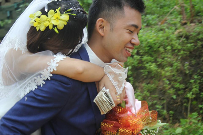 Nụ cười hạnh phúc trong ngày cưới khó quên của Tiến Thành - Bùi Giang.