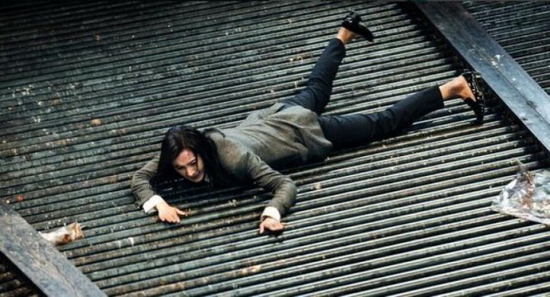  Dương Mịch phải trượt trên dốc kim loại đến 10 lần để đạt được cảnh phim chân thật nhất