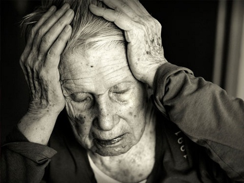 Ngủ không đủ giấc, bạn có thể mắc bệnh Alzheimer