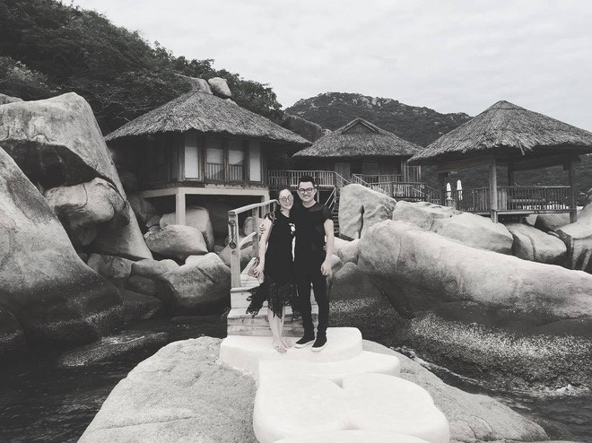 Ngày 10/7, trên tài khoản Instagram, Linh Nga đăng tải hình ảnh công khai bạn trai Tuấn Moon. Hình ảnh cặp đôi hạnh phúc đi du lịch ở khu nghỉ dưỡng và tận hưởng khoảnh khắc lãng mạn được nhiều bạn bè của họ nhấn 