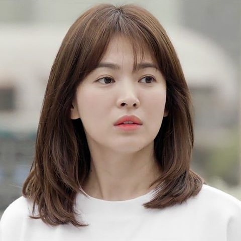 1. Song Hye Kyo:  Sinh năm 1981 nhưng nữ diễn viên vẫn dư sức vượt mặt nhiều đàn em, giành vị trí cao nhất trong bảng xếp hạng 