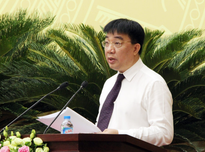 Ông Vũ Văn Viện, Giám đốc Sở GTVT Hà Nội, giải trình làm rõ ý kiến các đại biểu. Ảnh: