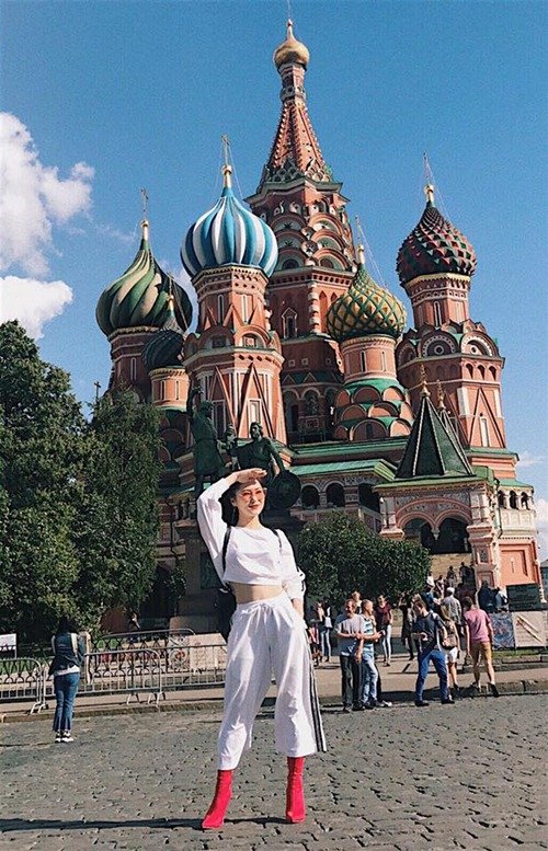 Hương Tràm thích thú khi được trở lại Moscow. Cô chia sẻ: 