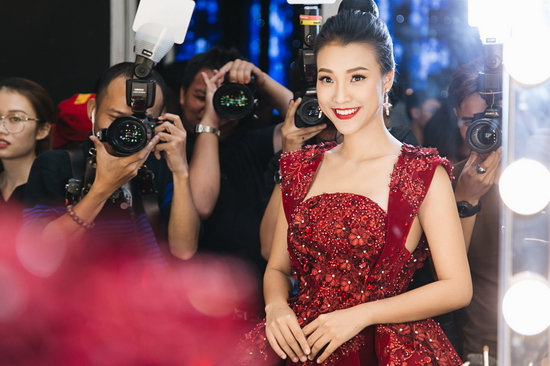 Ngay sau đêm Gala trao giải, Hoàng Oanh vội vã lên xe đi Đà Lạt để kịp cảnh quay sớm hôm sau. Nữ MC là một trong những diễn viên chính phim 