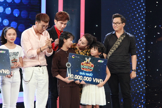 Hai chị em Linh - Hương đã giành giải nhất trong tập 8 Gia đình song ca