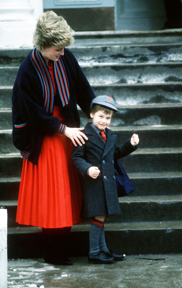 Tháng 1/1987 - Ngày đầu tiên Hoàng tử William tới trường: Vào ngày trọng đại khi Hoàng tử William cắp sách tới trường, Thái tử Charles đã không có mặt đưa con mình đi học. Khi ấy, chỉ có Công nương Diana bên cậu con trai nhỏ.  Trước đó một ngày, cố Công nương đã tâm sự với Kent rằng Thái tử Charles đang gặp bão tuyết ở Sandringham và sẽ không thể đưa William tới trường vào ngày hôm sau.