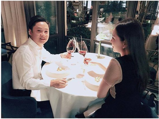 Để ăn bữa tối sang chảnh thế này ở khách sạn Mandarin Oriental (Milan), vợ chồng Mai Ngọc phải bỏ ra ít nhất 1 nghìn đô (hơn 22 triệu đồng) để hưởng thụ.