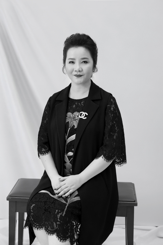 Bà Võ Thị Xuân Trang, hiệu trưởng trường John Robert Powers, giữ vai trò trưởng ban giám khảo.