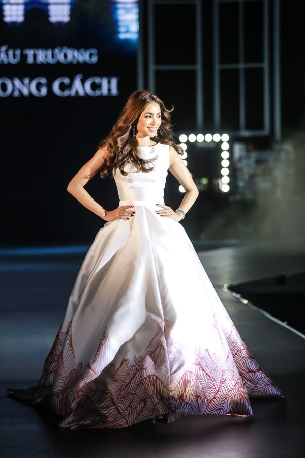 Phạm Hương như nàng công chúa trong đêm trình diễn Đấu trường phong cách