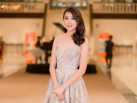 Lệ Hằng cực gợi cảm làm host 'Tôi là Hoa hậu Hoàn vũ Việt Nam'