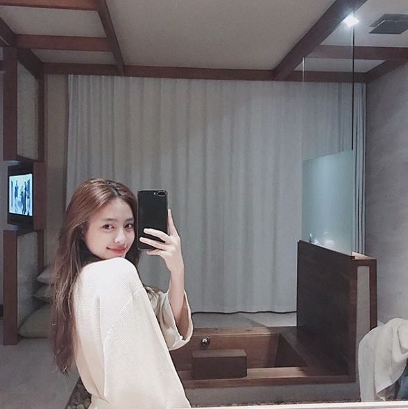 Sinh ra tại Hà Nội nhưng hiện tại đang sinh sống tại thành phố Hồ Chí Minh, cô nàng thu hút cho mình gần 190k người theo dõi trên Facebook và gần 90k lượt theo dõi trên Instagram. Ngọc Lai cũng là một mẫu ảnh quen thuộc của các shop thời trang.