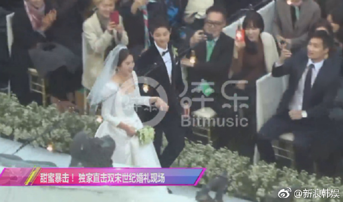 Hôn lễ của cặp đôi Song Joong Ki và Song Hye Kyo đã chính thức diễn ra 