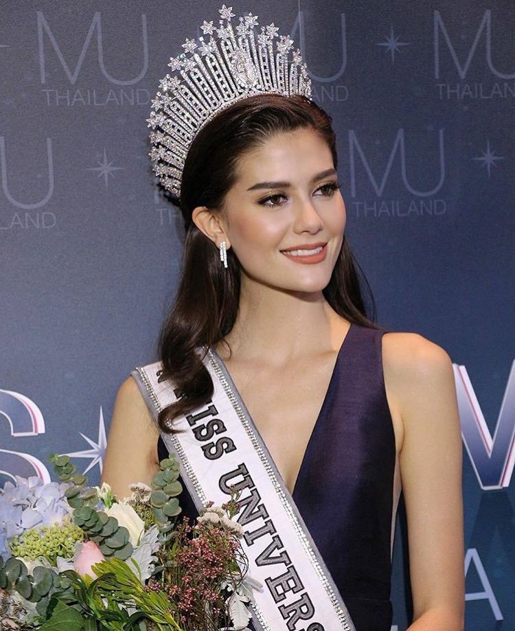 Năm nay, Thái Lan gửi đến Miss Universe một đại diện xuất sắc. Cô tên Maria Poonlertlarp Ehren và sở hữu vẻ đẹp xuất chúng lai giữa hai dòng máu Thái Lan - Thụy Điển. Ngoài ra, Maria còn sở hữu một hình thể ấn tượng với chiều cao lên tới 1m84. Một số chuyên trang sắc đẹp lớn đã 
