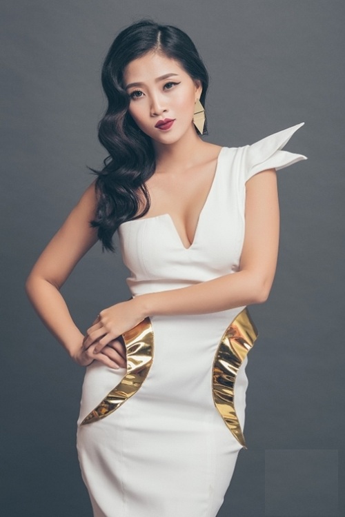5. Liêu Hà Trinh:  Liêu Hà Trinh là một trong những sao Việt đa tài, cô thành côn trên cả 3 lĩnh vực: MC, người mẫu và kinh doanh nhận được nhiều sự ngưỡng mộ. Hơn thế nữa, Liêu Hà Trinh còn sở hữu ngoại hình bỏng mắt và nhan sắc ấn tượng.
