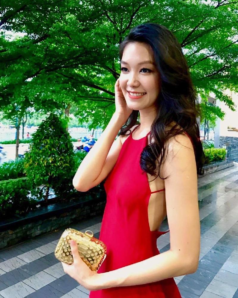 Hoa hậu Thùy Dung khoe nét đẹp dịu dàng
