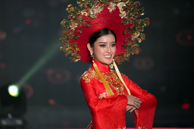 Và nhan sắc chủ nhà - Huyền My cũng được xem là một trong những ứng cử viên sáng giá tại Miss Grand International 2017.