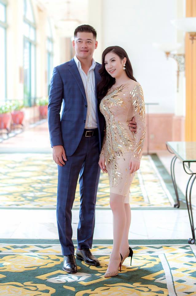 Hạnh Sino quyến rũ trong thời trang váy bó sát, sánh bước bên nam diễn viên điển trai Hải Anh tại buổi họp báo ra mắt phim mới.