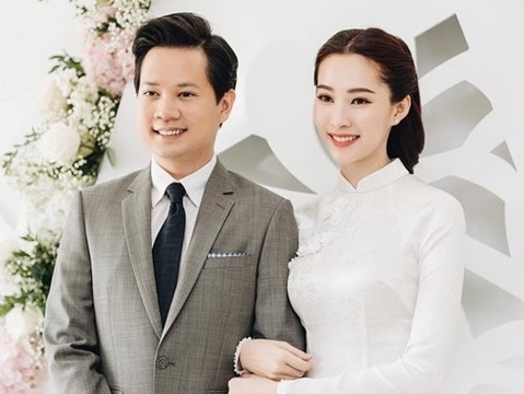 Hoa hậu Đặng Thu Thảo đẹp rạng rỡ bên chồng trong lễ ăn hỏi tại nhà riêng