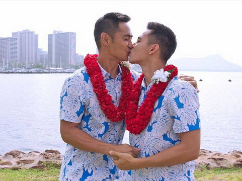 Lộ ảnh cưới siêu lãng mạn của Hồ Vĩnh Khoa và người tình đồng tính