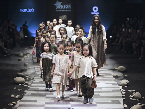 Các mẫu nhí tung hoành trên sàn diễn Tuần lễ thời trang trẻ em Việt Nam mùa 4