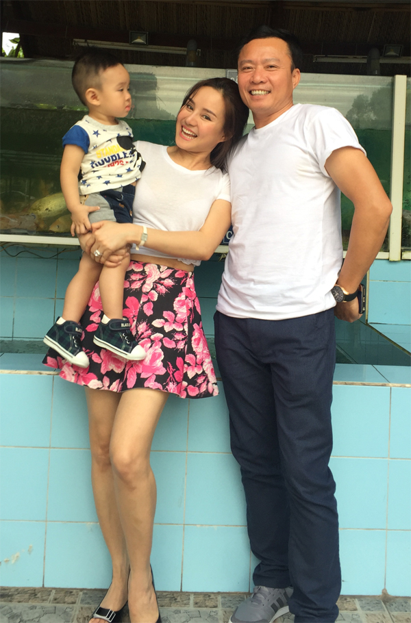 Gia đình hạnh phúc của nữ ca sĩ gốc Bình Thuận.