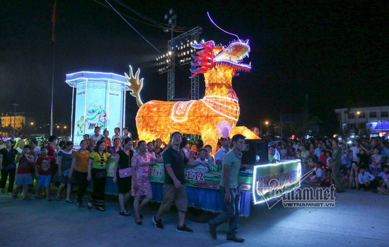 Đèn trung thu khổng lồ, đêm hội Thành Tuyên, Tuyên Quang